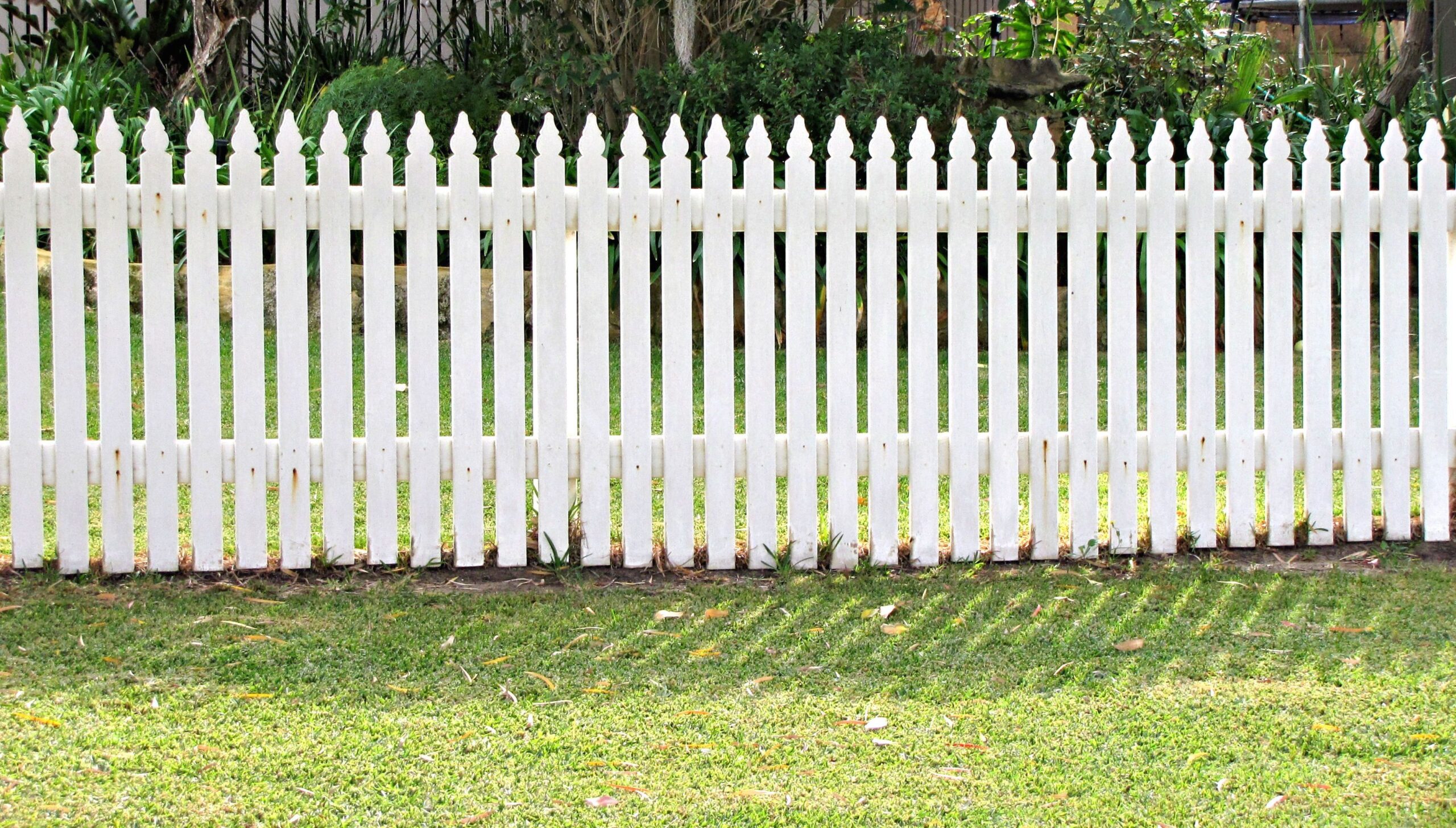 Simple garden fence ideas diy